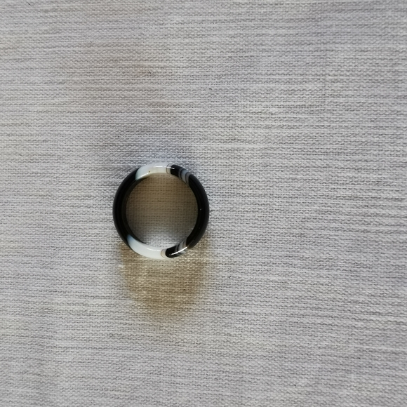 Black & White Glass Ring - Picture 2 of 5